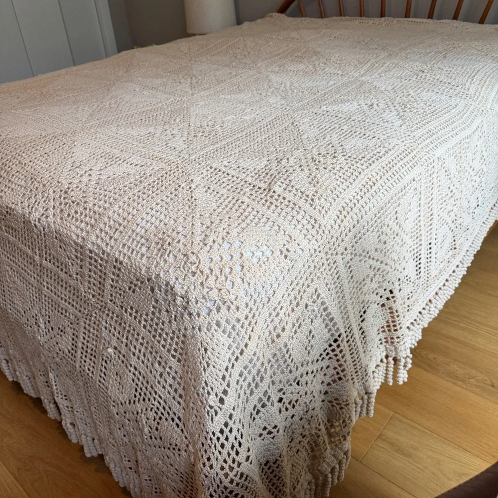 Vintage Handmade Crochet Bedspread Cream Popcorn Stitch Bobble Fringe 100x102
